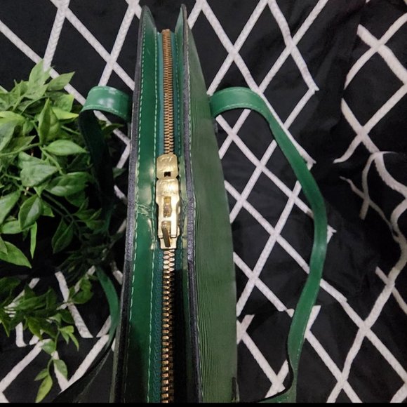 VV Good Used Condition Authentic Louis Vuitton Epi Leather Shoulder Bag - Picture 11 of 16